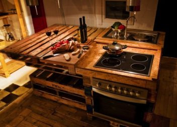 37 способів використати піддони та ящики як меблі та декор