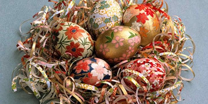 Декорування великодніх яєць папером. Клеїмо папір правильно!