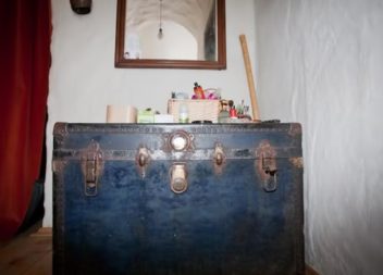 Скриня в інтер'єрі: 21 цікава ідея