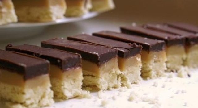 "Солодка парочка" – батончики "TWIX" в домашніх умовах (рецепт)