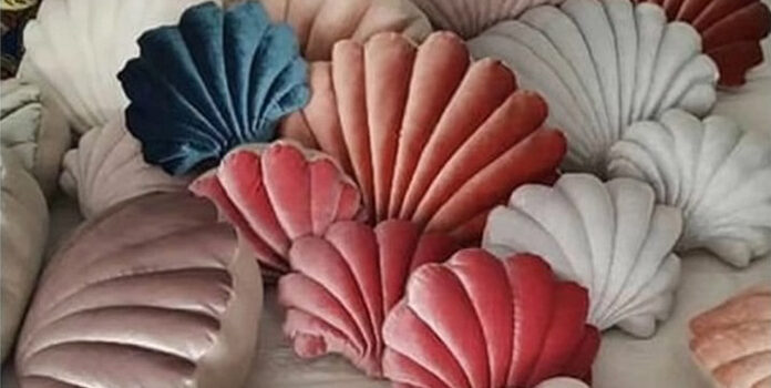 Чудова ідея: шиємо подушку-мушлю для дивану чи крісла