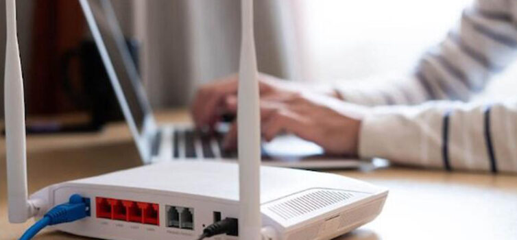 Щоб Wi-Fi працював без світла: як підключити роутер до повербанка