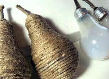 Груші з лампочок: друге життя звичних речей