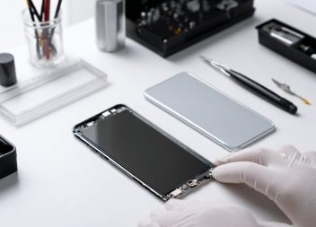 Як правильно замінити задню кришку смартфона: покрокова інструкція та поради