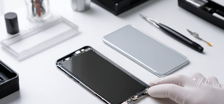 Як правильно замінити задню кришку смартфона: покрокова інструкція та поради