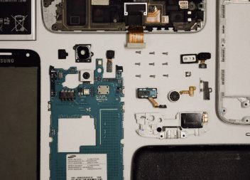 Чи варто ремонтувати смартфон самостійно, чи краще звернутися в сервісний центр?